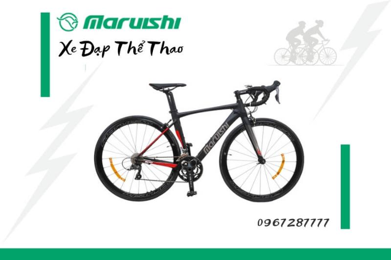 Hình ảnh cận cảnh bộ truyền động (groupset) xe đạp thể thao cao cấp sau khi được nâng cấp với các chi tiết sáng bóng, dây cáp gọn gàng
